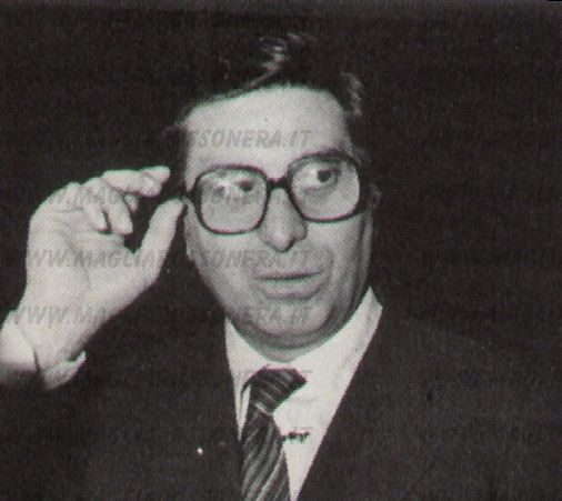 Il Presidente Gaetano Morazzoni tra Felice Colombo e Gianni Rivera interviene ad una riunione dei Milan Clubs, 1980-81 - alb26_1981